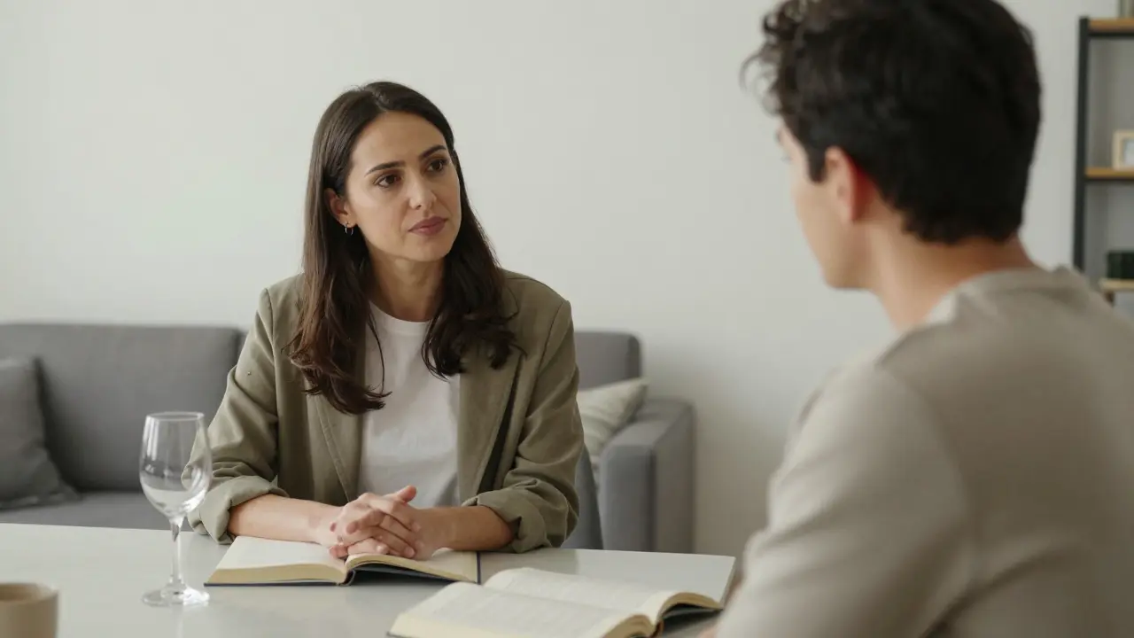 Женщина и её постоянный спутник сидят вместе, не прикасаясь, в атмосфере уважения и тишины.