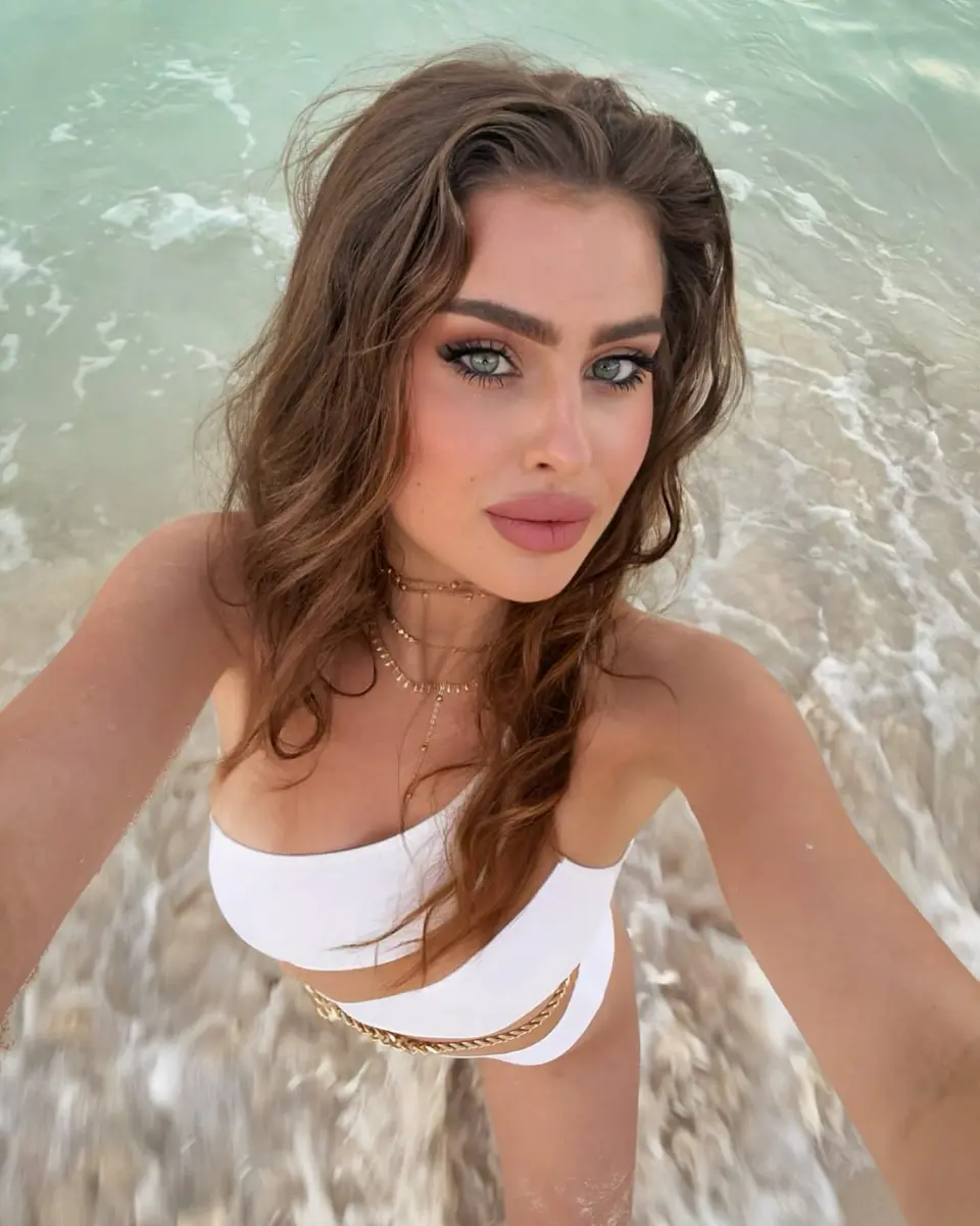 Ella escort in Moscow