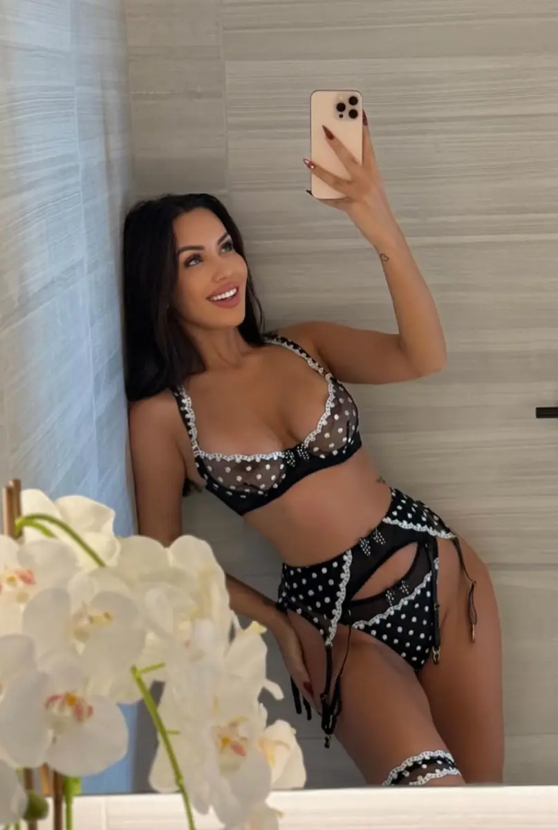 Emira escort in Moscow
