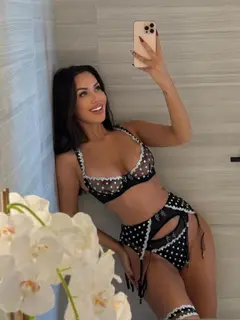 Emira escort in Moscow