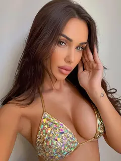 Emira escort in Moscow