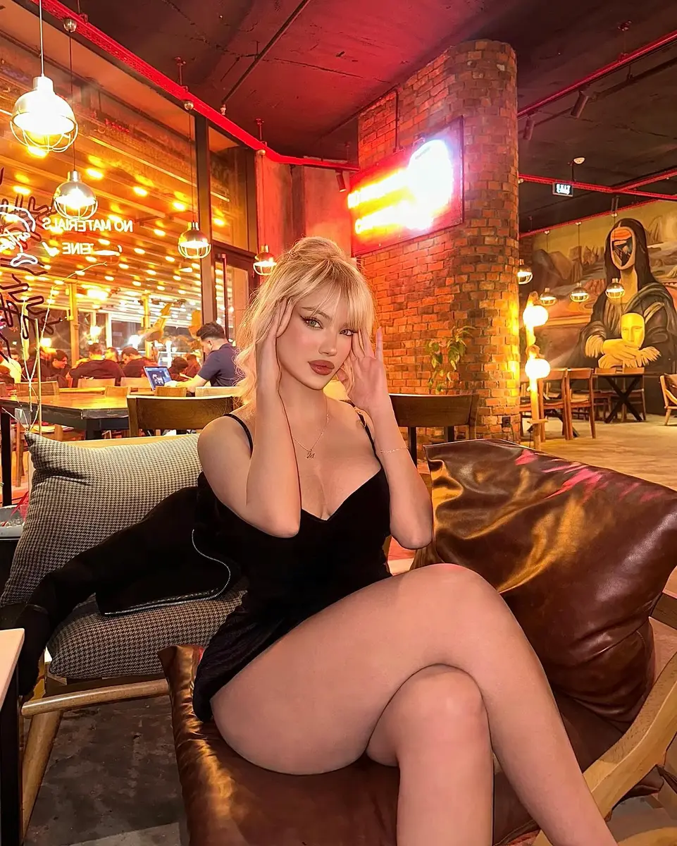 Ezra escort in Moscow