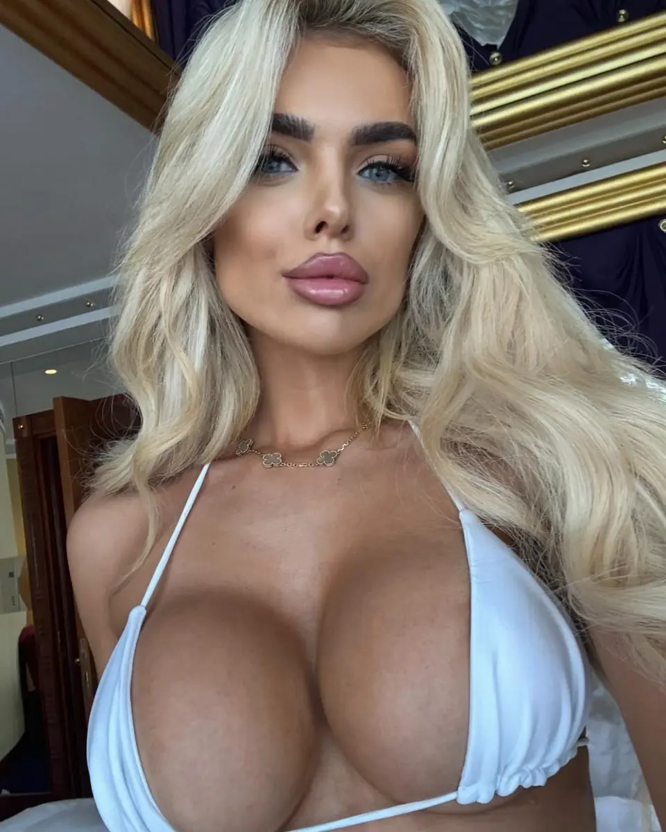 Inna escort in Moscow