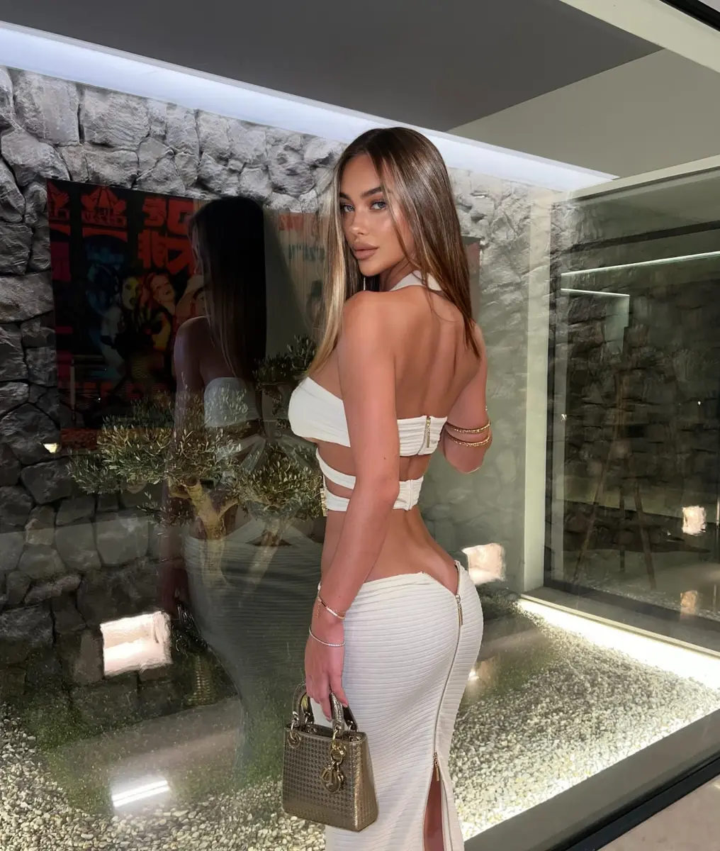 Karina escort in Moscow