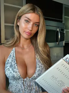 Kathryn escort in Moscow
