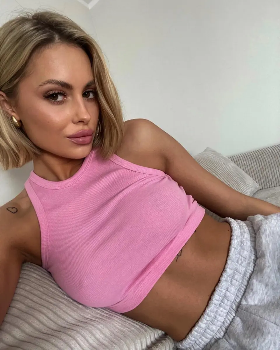 Viola escort in Moscow